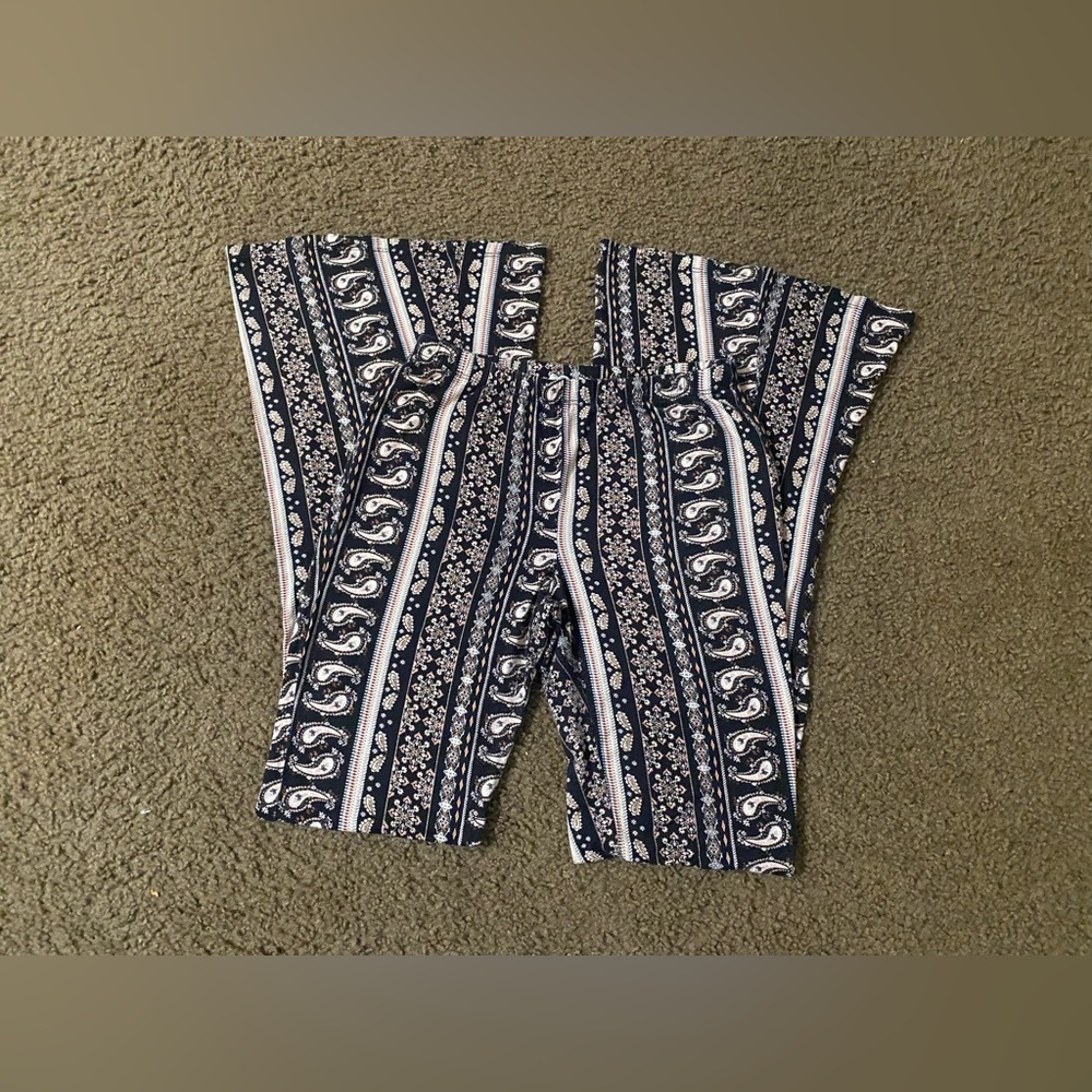 Sky and Sparrow patterned pants size medium